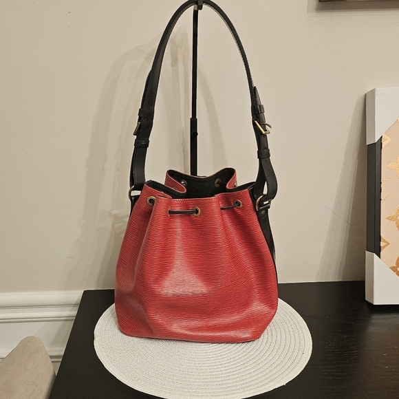 Louis Vuitton Epi Noe Red Bucket Bag - Picture 2 of 15